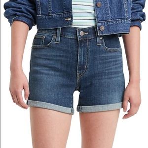 Levi’s cuffed Bermuda length jean highwaist shorts EUC 29